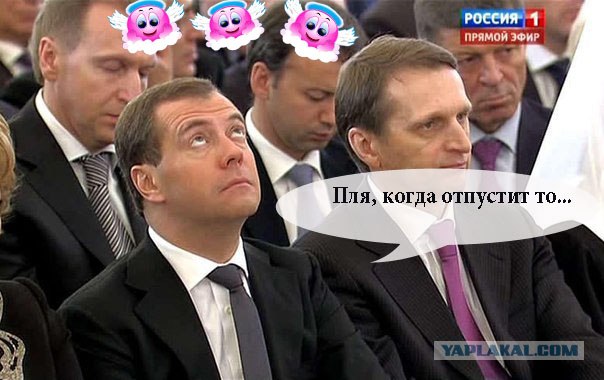 Зачем Медведев надел платье?!