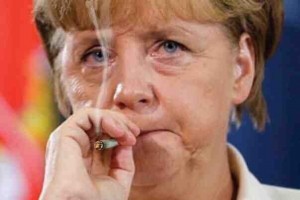 Канцлер Германии вновь появился на публике со шрамом на лице