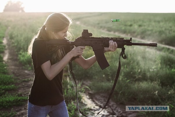 Девушки и оружие