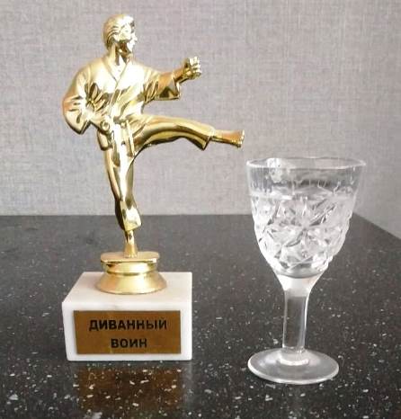 Покажи свой шеврон.