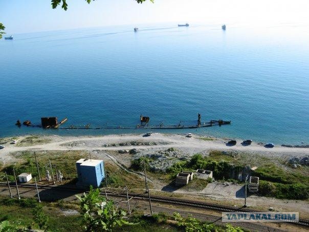 В Краснодарском крае в районе Туапсе судно из Камеруна село на мель и теперь, кажется, может надолго застрять в Чёрном море