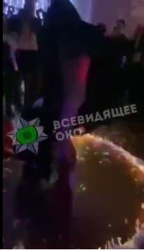 Муженек напал на стриптизера