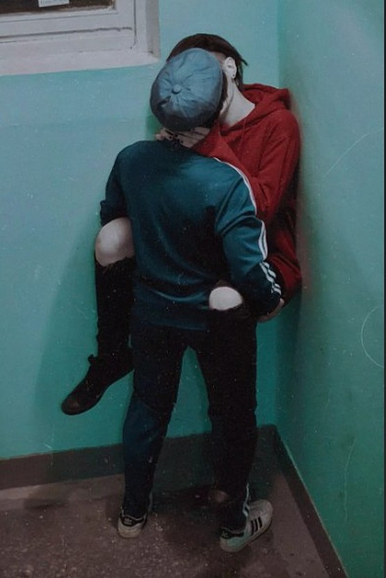 Да что же там происходит? В подъездах этих!