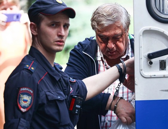 В Челябинске осудили сутенершу, которая поставляла детей гендиректору ЧЭМК