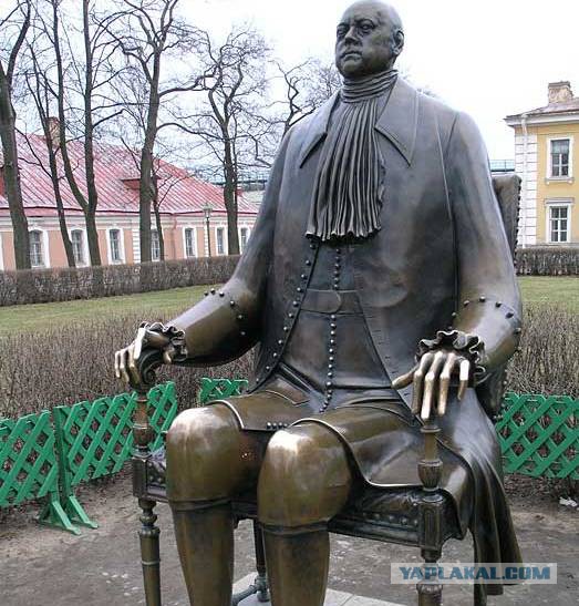 10 внушающих ужас статуй