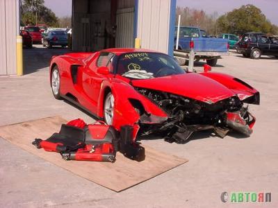 В США разбилась самая дорогая модель Ferrari