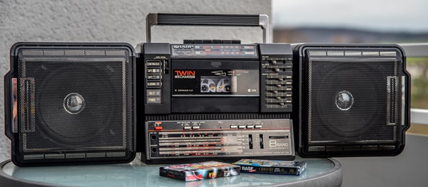 AKAI 77