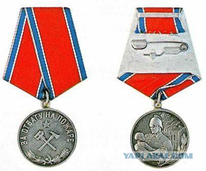 Мужчина, гуляя с собакой, спас ребенка из огня