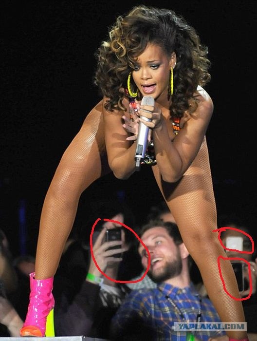 А как красиво поет!