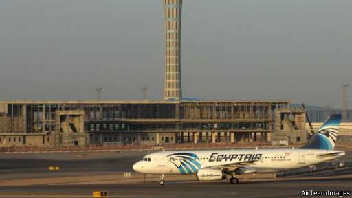 Следовавший из Парижа египетский Airbus A320 исчез с радаров и упал в море