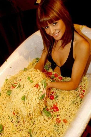 Ванна из макарон (8 фото)