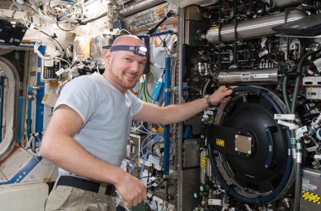 Немецкий астронавт нашёл на МКС дискеты. Их почти 20 лет назад оставил первый экипаж станции