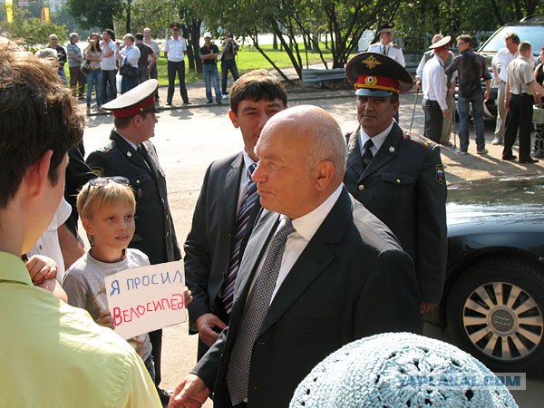 Фотожаба: Лужков и Мальчик