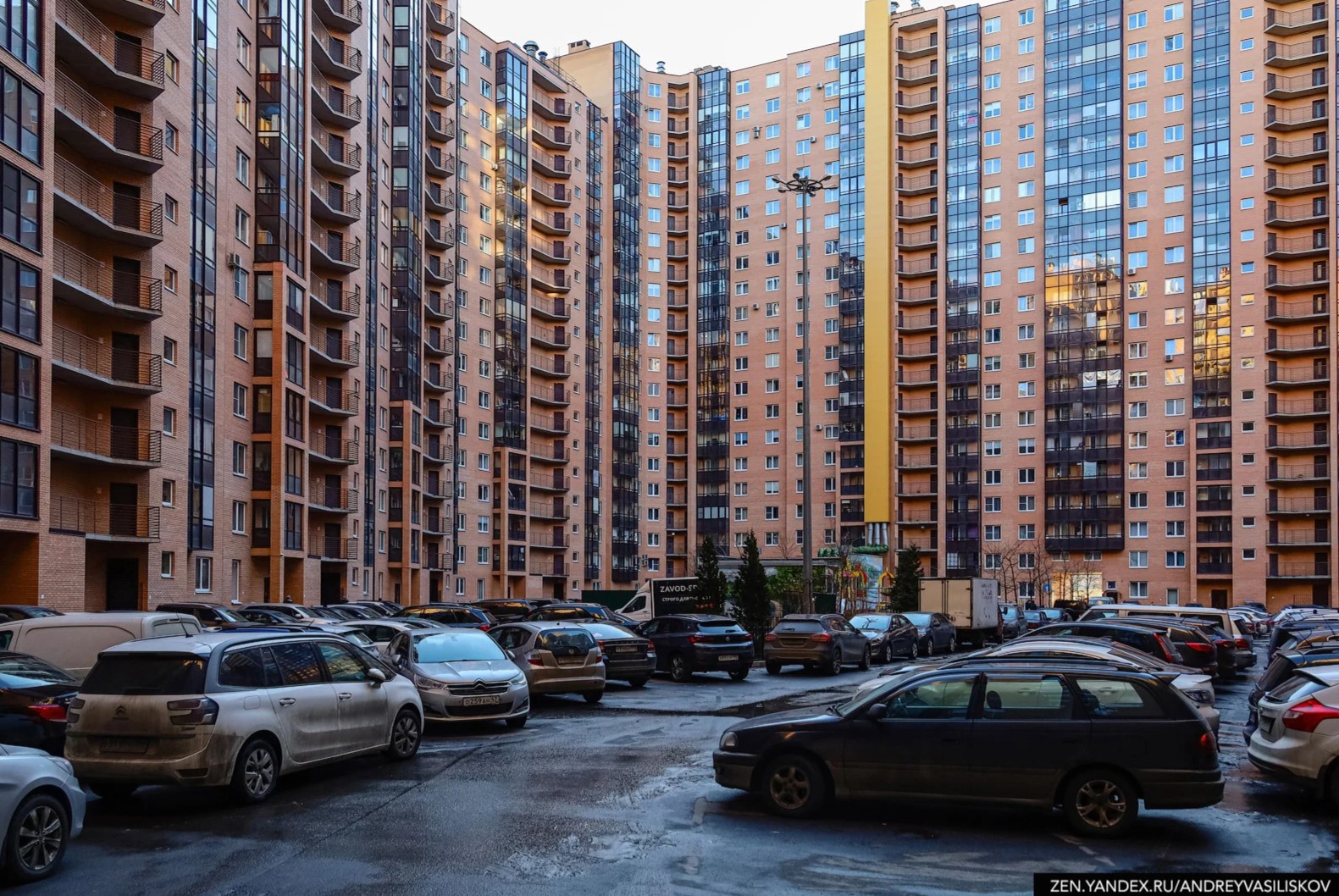 самый большой дом в кудрово сколько квартир в доме. Смотреть фото самый большой дом в кудрово сколько квартир в доме. Смотреть картинку самый большой дом в кудрово сколько квартир в доме. Картинка про самый большой дом в кудрово сколько квартир в доме. Фото самый большой дом в кудрово сколько квартир в доме