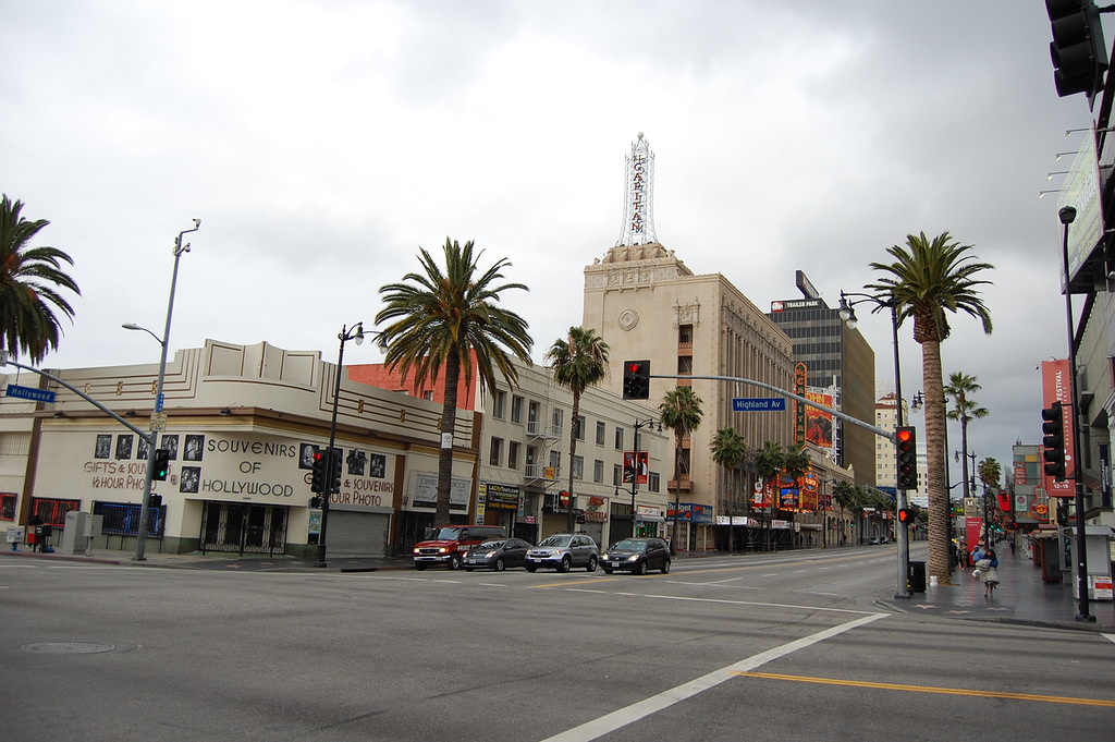 Лос анджелес время сейчас разница. Голливуд район Лос Анджелеса. Лос Анджелес достопримечательности. Голливуд Лос Анджелес Disney. Лос Анджелес бульвар Голливуд.