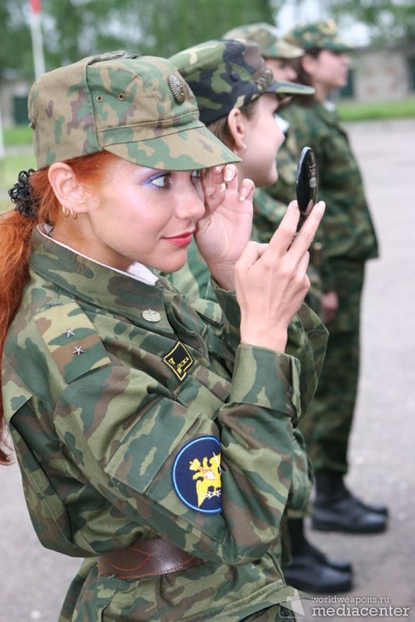 Девушки решили поддержать армию