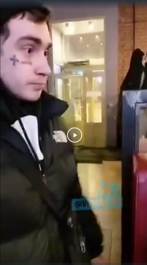 Ты с какой целью юбку надел? Ты нашу нацию позоришь или че?"