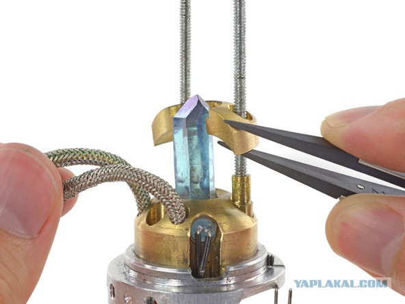 Разборка светового меча от iFixit: