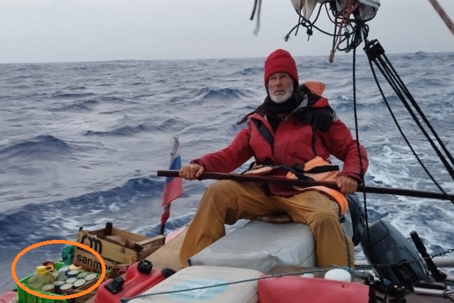 Украинские моряки спасли потерпевших кораблекрушение россиян