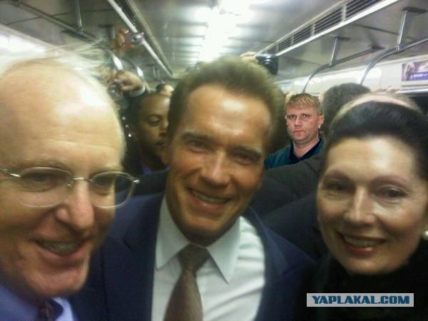 Арни Шварцнеггер в метро