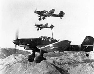 Редкий кадр! Гибель пикирующего бомбардировщика Ju-87