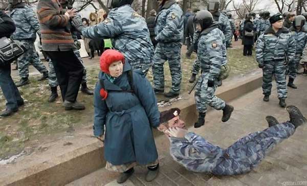 Фотожаба: Бесстрашная бабушка