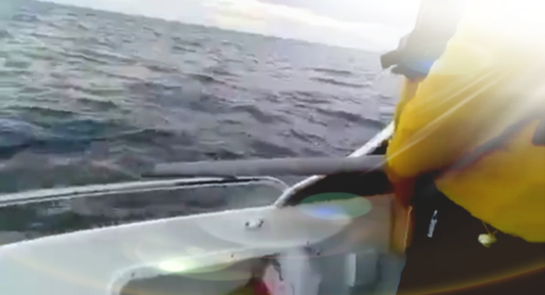Зачем рыбаки берут с собой в лодку пластиковую трубу диаметром 50 мм?
