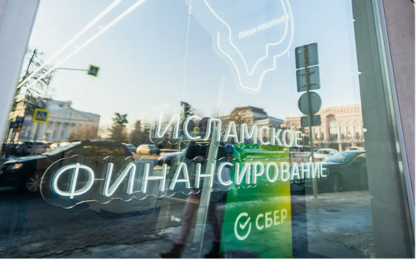 Москвичка возмутилась запретом полицейских на проход по улице до любимой кофейни. Стражи порядка сослались на режим, введенный ради намаза.