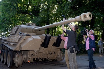 Дедушка хранил танк "Пантера" , торпеду и 88-миллиметровое зенитное орудие у себя в подвале