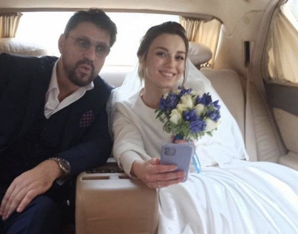 Актер «Гена Букин» развелся с красоткой, которая младше его на 24 года - это был четвертый брак 51- летнего актера