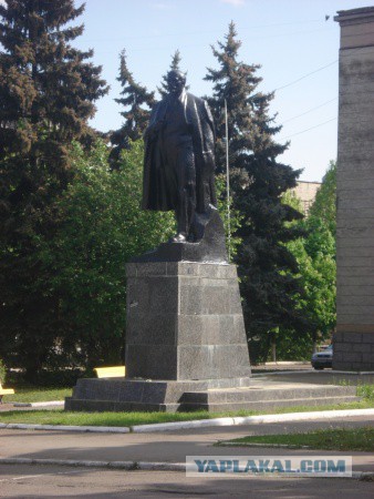 Памятники Ленину