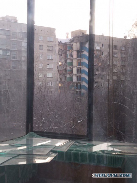 В Магнитогорске в результате взрыва газа обрушился подъезд дома
