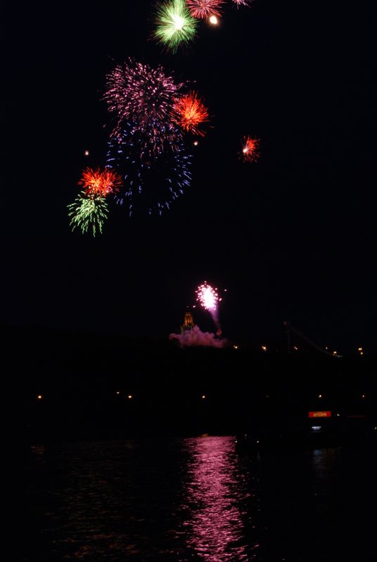 Салют 9 Мая 2008 г. Москва, Воробьёвы горы.