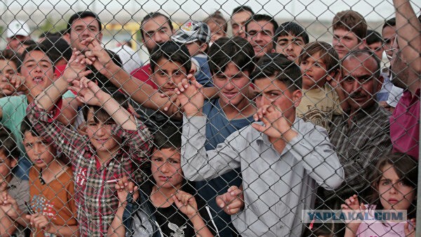 Тысячи беженцев движутся к границе Турции с европейскими странами