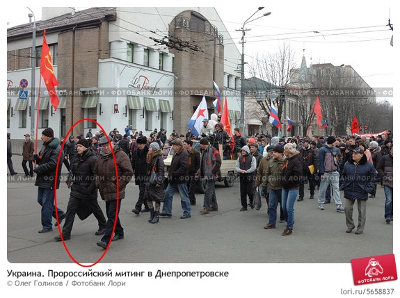 Мужик у Харьковского военкомата