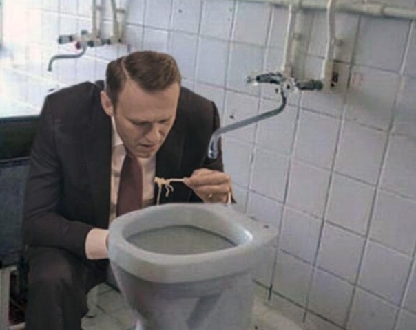 Навальный заявил о блокировке банковских счетов у членов его семьи