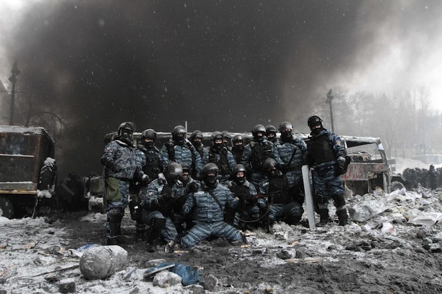 И свет во тьме светит, и тьма не объяла его