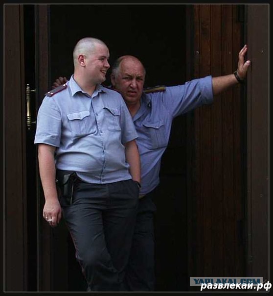 Хам на БМВ Х5 "учит" скорую в Москве