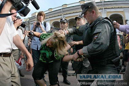 Полиция разных стран и гражданские лица