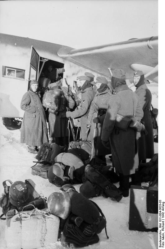 1942 год в 60 фотографиях