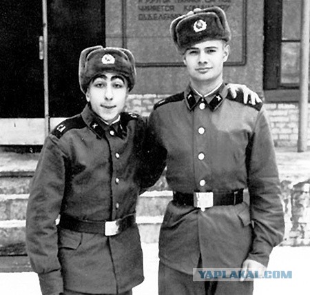 Армейские фотографии знаменитостей