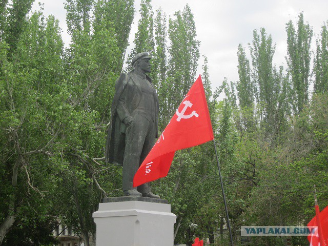 Памятники Ленину