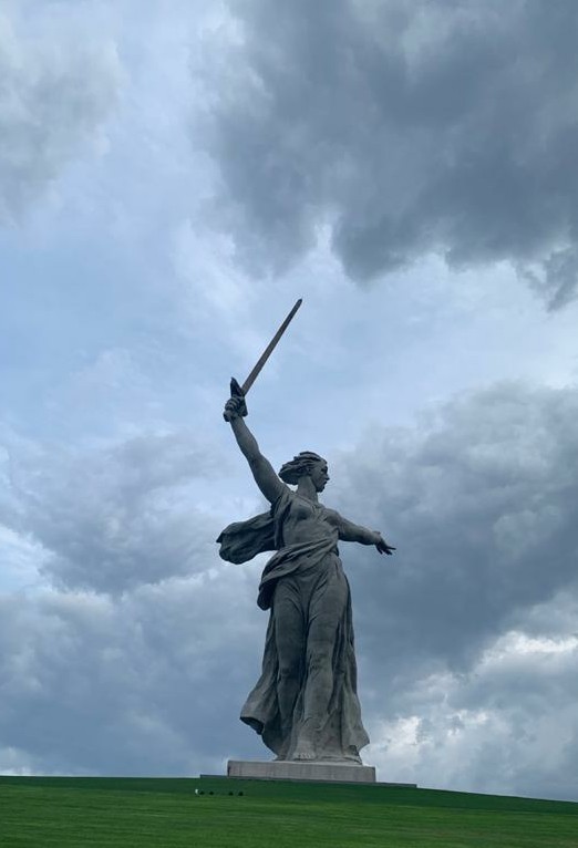 Советские монументы и уличные памятники