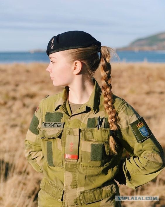 Девушки в армии