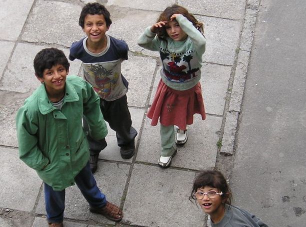 Цыганский брак бывает и такой: жениху 13 лет, невесте 20