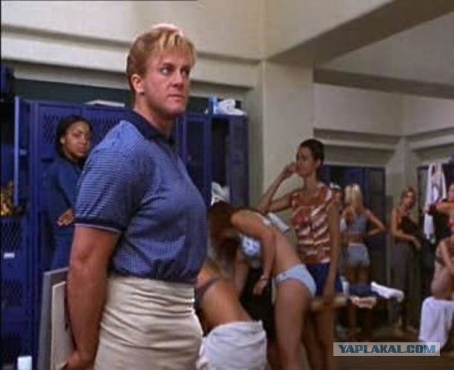 Отец застал 41-летнего учителя в постели своей дочери-подростка