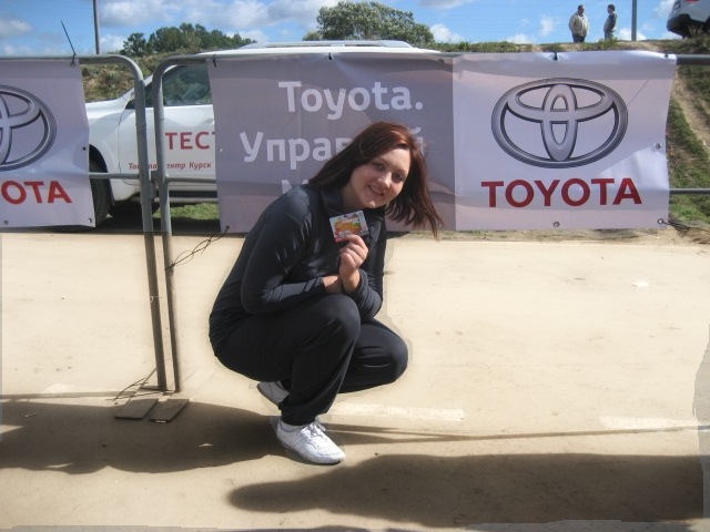 Девушка на заправке