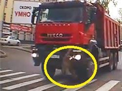 Дальнобойщик выкинул Lancer на встречку
