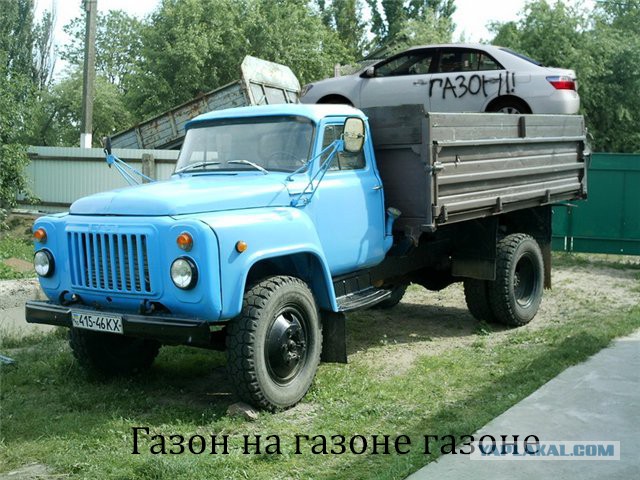 Оставленную на газоне «Тойоту» расписали...