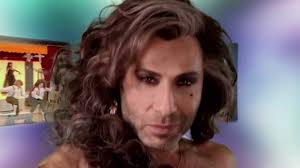 Мне кажется, парень догадывается